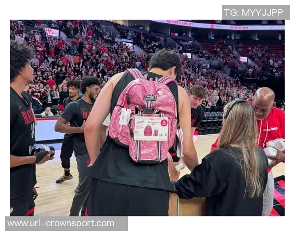 媒体人评论杨瀚森背粉色书包学舞蹈展现纯粹享受而非融入的真实状态